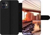 Bookcase Geschikt voor iPhone 12 Pro Max telefoonhoesje - New York - Brooklyn - Bridge - Met vakjes - Wallet case met magneetsluiting