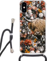 Hoesje met koord Geschikt voor iPhone XS - Schotse hooglander - Bloemen - Oranje - Siliconen - Crossbody - Backcover met Koord - Telefoonhoesje met koord - Hoesje met touw