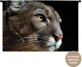 Tapisserie Animaux - Gros plan d'un couguar sur fond noir Tapisserie coton 120x80 cm - Tapisserie avec photo