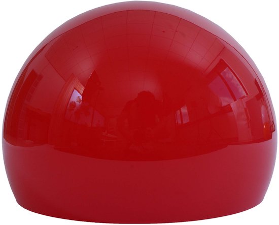 Abat-jour rouge, brillant et hémisphérique.
