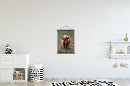 Posterhanger incl. Poster 60x80 cm - Schoolplaat - Schotse Hooglander - Heide - Dieren - Textielposter - Zwarte latten