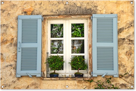 Tuinposter 120x80 cm - Tuindecoratie Oude muur met blauwe luiken - Poster voor in de tuin - Buiten decoratie - Schutting tuinschilderij - Tuindoek muurdecoratie - Wanddecoratie balkondoek