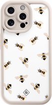 Casimoda® hoesje - Geschikt voor iPhone 15 Pro Max - Bee Happy - Effen telefoonhoesje met lensbescherming - TPU - Backcover - Bruin/beige