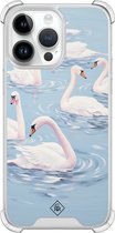 Casimoda® hoesje - Geschikt voor iPhone 14 Pro Max - Zwanen - Shockproof case - Extra sterk - TPU/polycarbonaat - Blauw, Transparant