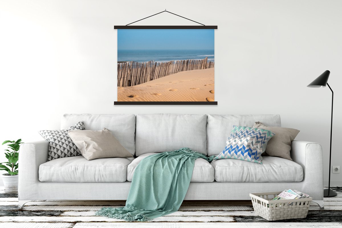 Posterhanger incl. Poster 120x90 cm - Schoolplaat - Strand - Zee - Palen - Textielposter -