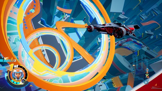 Een zwarte Hot Wheels raceauto met rode accenten racet door een spiraalvormige futuristische baan.