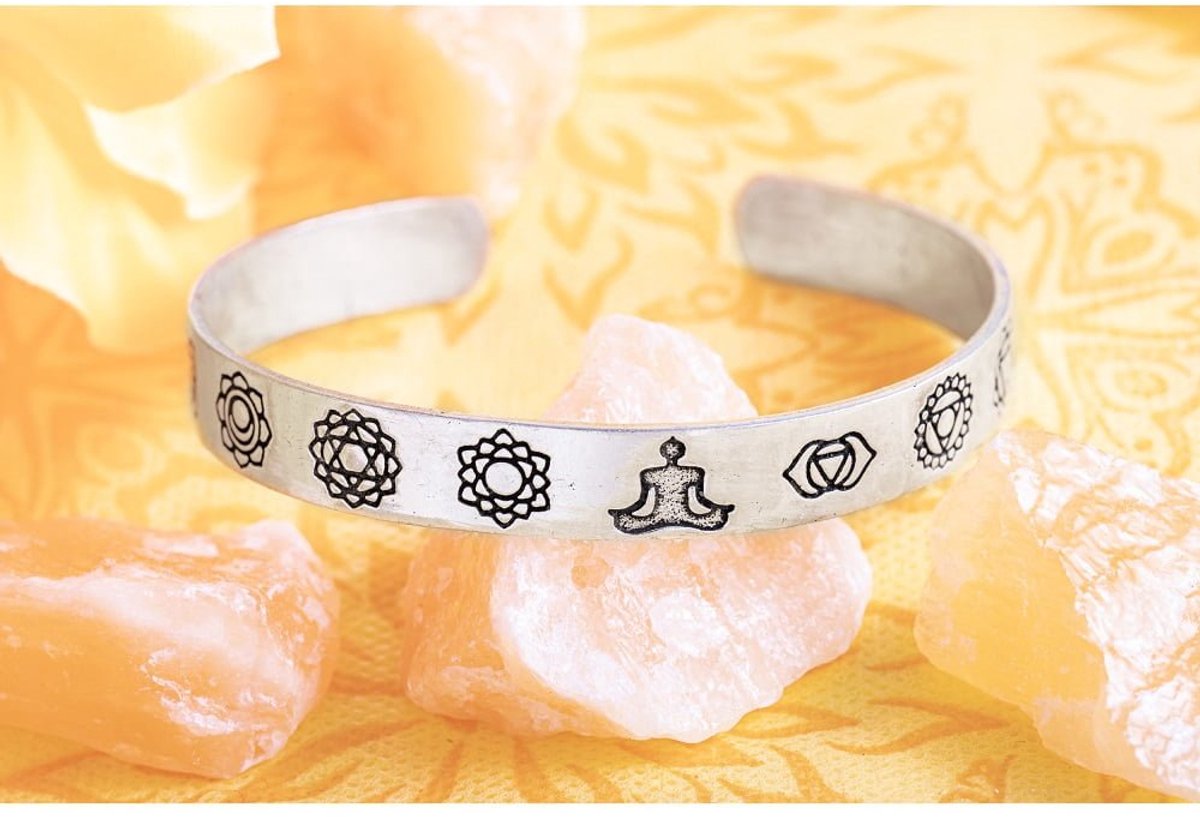 Messing armband met chakra verzilverd