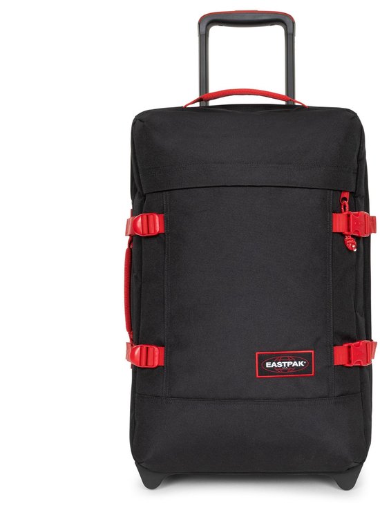 Zwarte koffer met rode accenten zoals handgrepen en gespen. Eastpak logo.