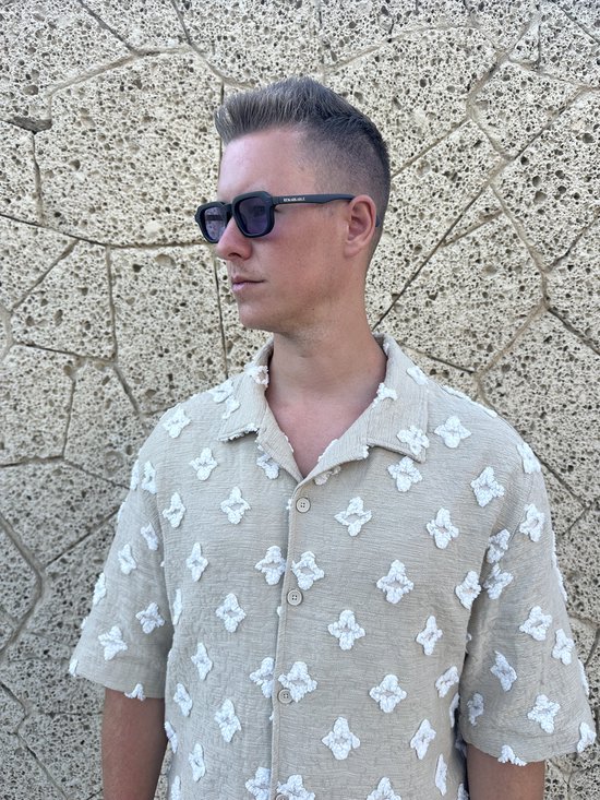 The Brand Remarkable - Zonnebril Unisex - Zonnebril Dames - Zonnebril Heren - Vierkante Zonnebril - Paars / Zwart - UV400 - Luxe, Duurzame & Trendy Zonnebril - Designer Zonnebril - Mode Zonnebril 2025 - Inclusief Beschermhoes - Polariserend Look van The Brand Remarkable — afbeelding 5