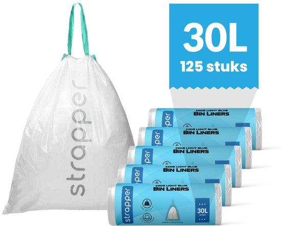 Een opengewerkte witte vuilniszak met trekkoord van Strapper, naast vijf rollen lichtblauwe 30L vuilniszakken. Totaal 125 stuks.