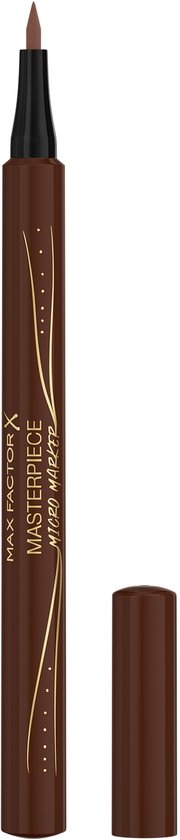 Max Factor Masterpiece Micro Marker wenkbrauwpen in bruin met gouden accenten, dop ligt ernaast.
