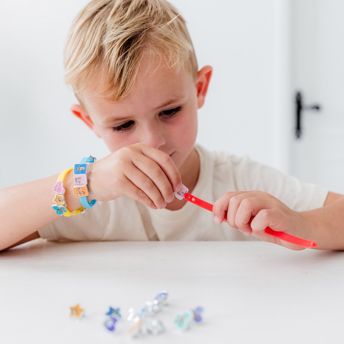 De Smurfen - Totum 3 armbandjes met 18 schuifbedels - speelgoed knutselen meisjes en jongens vanaf 3 jaar — afbeelding 5