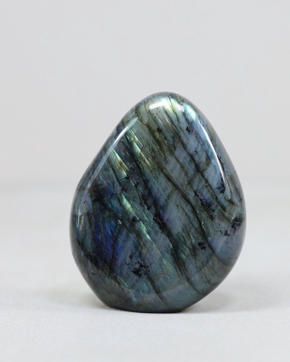 Unique Gemstones - Labradoriet sculptuur - Edelstenen en Mineralen - Kristallen - Spiritualiteit - Woondecoratie