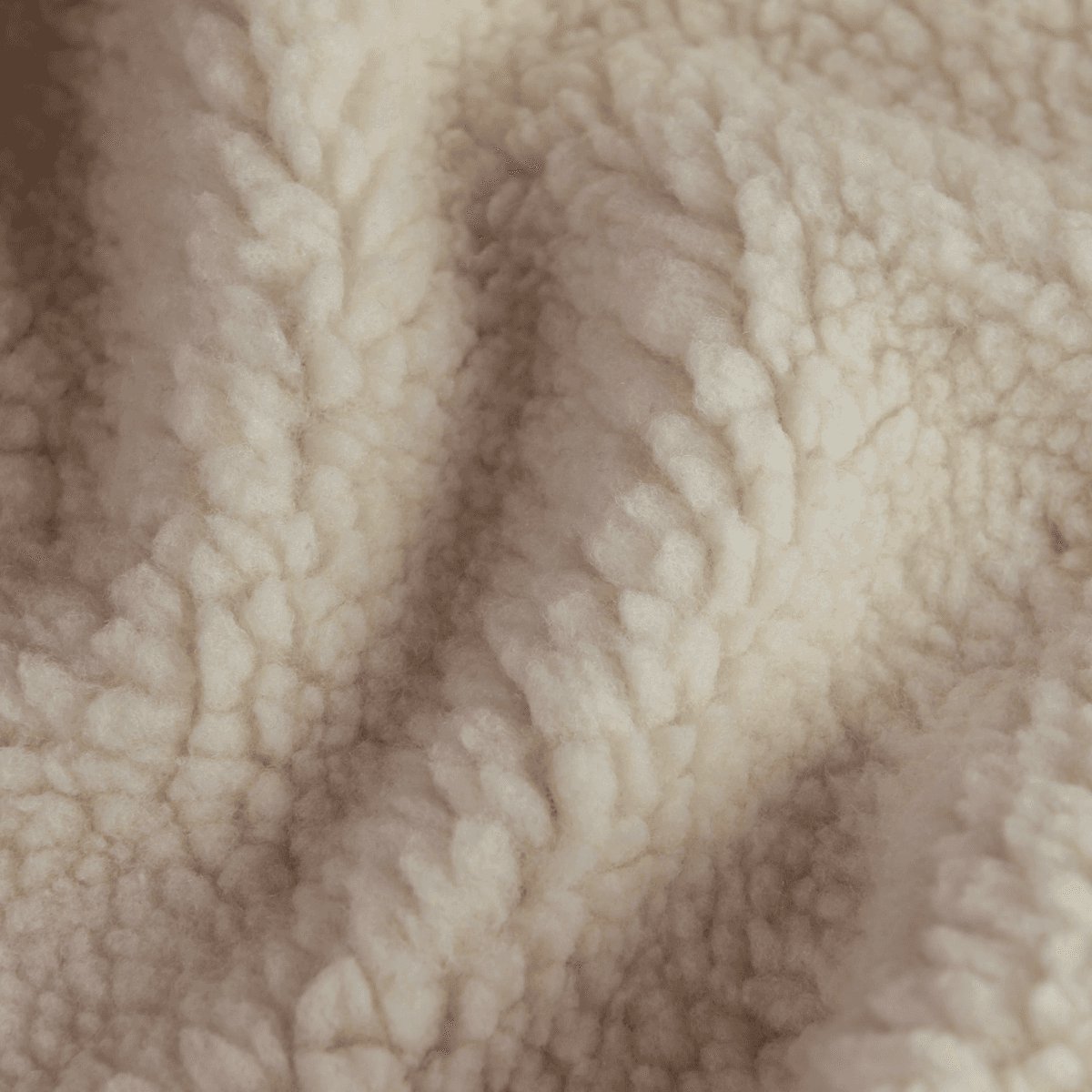 Afbeelding 2 van Stoov Warmtedeken | Big Hug XL | Duurzaam & Draadloos | Infrarood warmtedeken | Verwarmd stoelkleed | 45x135 cm | Off-White XL | Woolly | Plus batterij