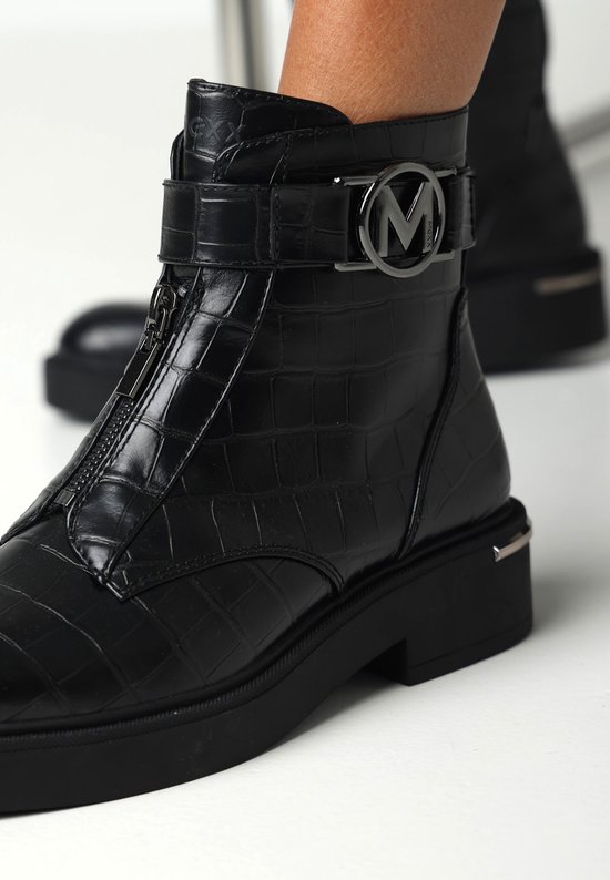 Bottines noires à imprimé crocodile, fermeture éclair et boucle argentée.