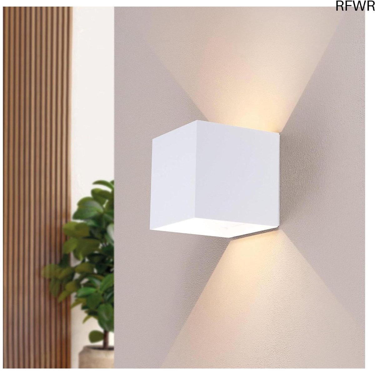 RFWR® Oplaadbare USB Wandlamp met Bewegingssensor en IP44, Ideaal voor Buiten en Badkamer