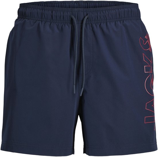 Donkerblauwe zwembroek met rode
"JACK & JONES" print op de zijkant en een koord in de taille.