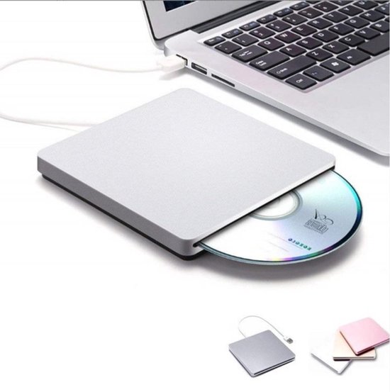 Zilverkleurig extern cd/dvd-station met een schijfje, aangesloten op een laptop. Drie versies in zilver, roze en wit zichtbaar.