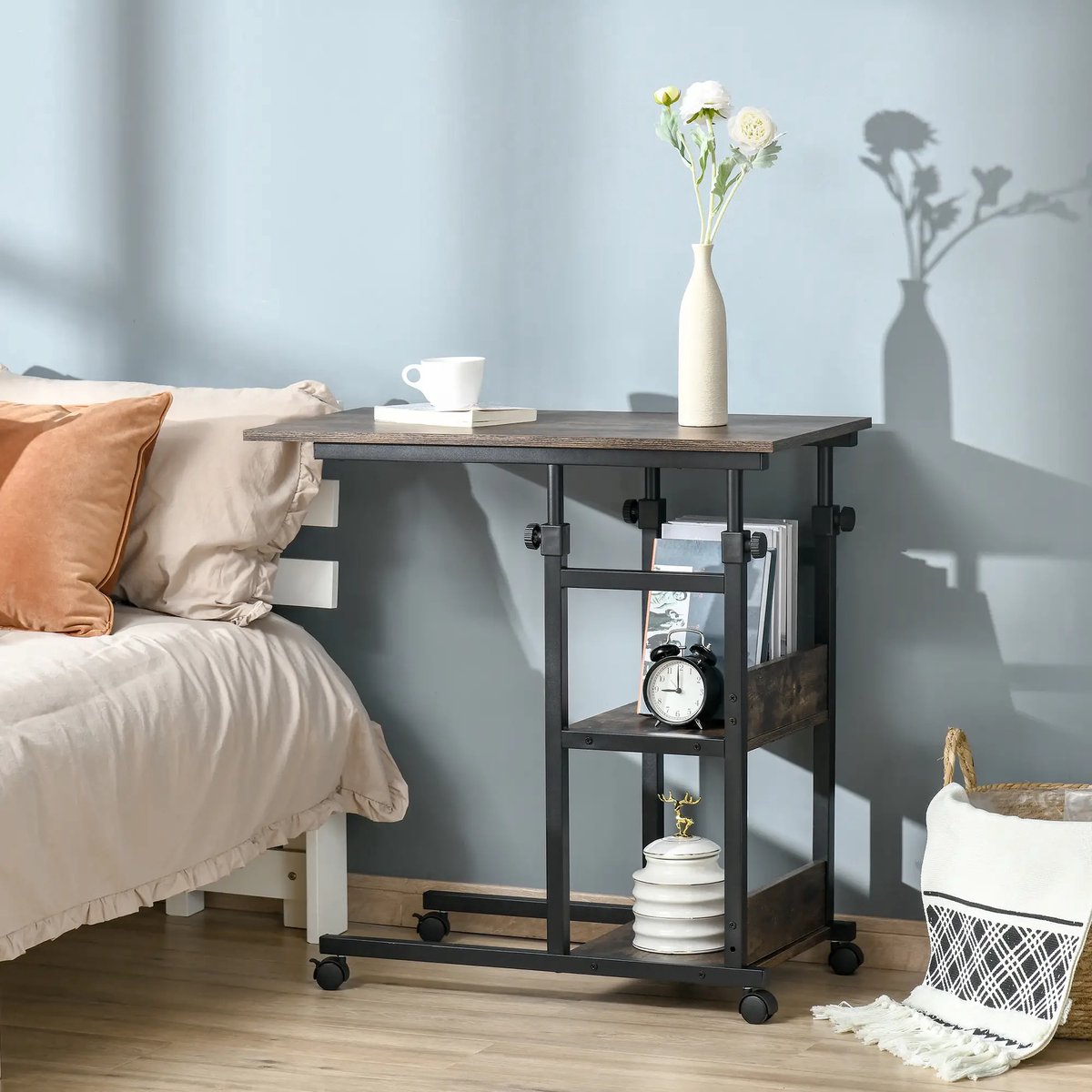 Pugsdrly Bijzettafel met wieltjes, in hoogte verstelbaar, compact, 2 legplanken, metalen frame, 80x40x72-82 cm, bruin