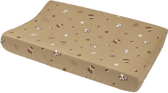 Aankleedkussenhoes in zandkleur met een print van bosdieren en herfstbladeren.