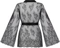 Achterkant van een zwarte kanten kimono met satijnen ceintuur.