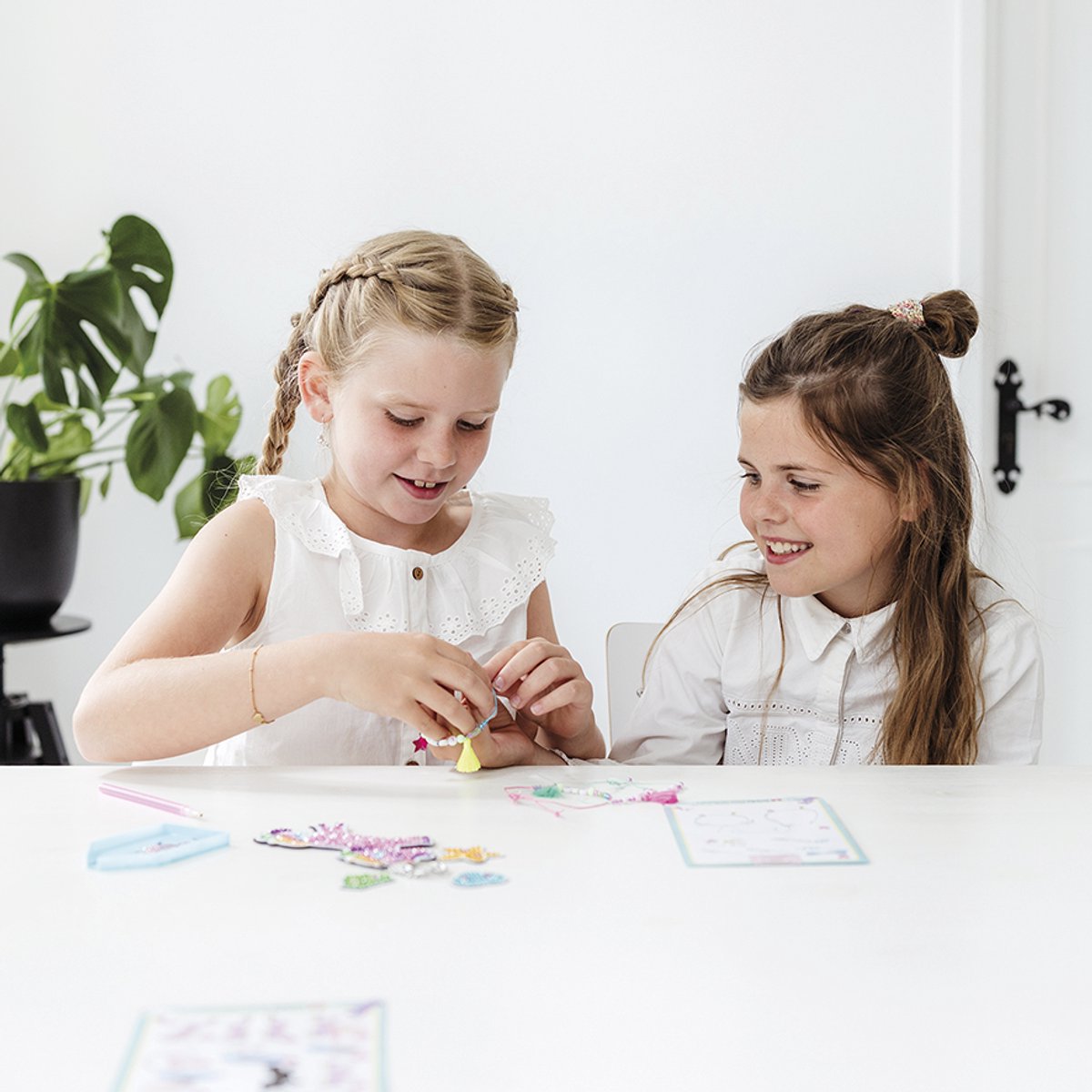 Totum unicorn knutselkoffertje 2 in 1 letter armbandjes maken en diamond paint magneten - 250 delige knutselset speelgoed meisjes vanaf 5 jaar, knutselen cadeau tip — afbeelding 14