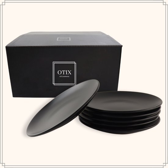 Een stapel van vijf matzwarte borden, met één bord ernaast schuin omhoog gericht, voor een zwarte doos met OTIX KITCHENWARE logo.