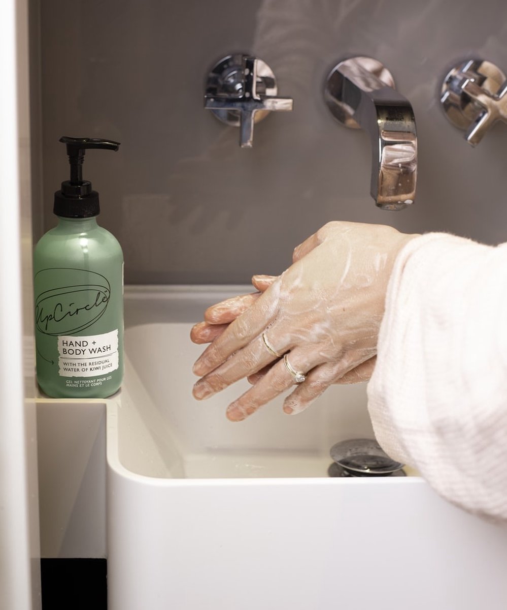 UpCircle Hand + Body Wash - Upcycled Kiwiwater - Citroengras - 250 ML - Veganistisch - Zacht geurend - Fris