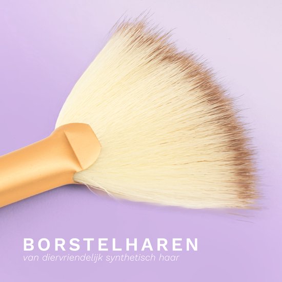 Fan brush met gouden houder en witte tot bruine, diervriendelijke synthetische haren.