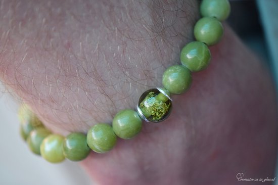 Urn-Crematie-as Heren armband-As in glaskraal met natuursteen Serpentijn Army Green kralen -Sieraad wordt voor u op maat gemaakt!-Armband met crematie-as verwerkt in kraal van glas-Herinnering-Assieraad-Crematie-as van mens-dier in glas gesmolten