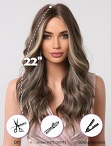 Perruque longue ondulée pour femme - Marron avec reflets blond cendré - Cheveux synthétiques bouclés - Perruque avec raie centrale