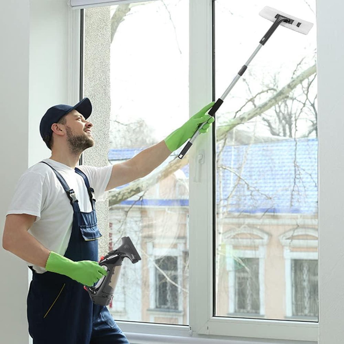 Elektrische raamreiniger met telescoopsteel, accuduur: 40 min, 28 cm zuigmond, spuitfles met microvezelovertrek voor 360° streepvrije reiniging,3 ,7 V 2,2 Ah (Zwart