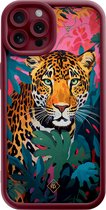 Casimoda® hoesje - Geschikt voor iPhone 12 Pro - Luipaard Jungle - Effen telefoonhoesje met lensbescherming - TPU - Backcover - Rood