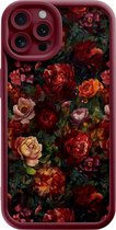 Casimoda® hoesje - Geschikt voor iPhone 12 Pro - Floral Garden - Effen telefoonhoesje met lensbescherming - TPU - Backcover - Rood