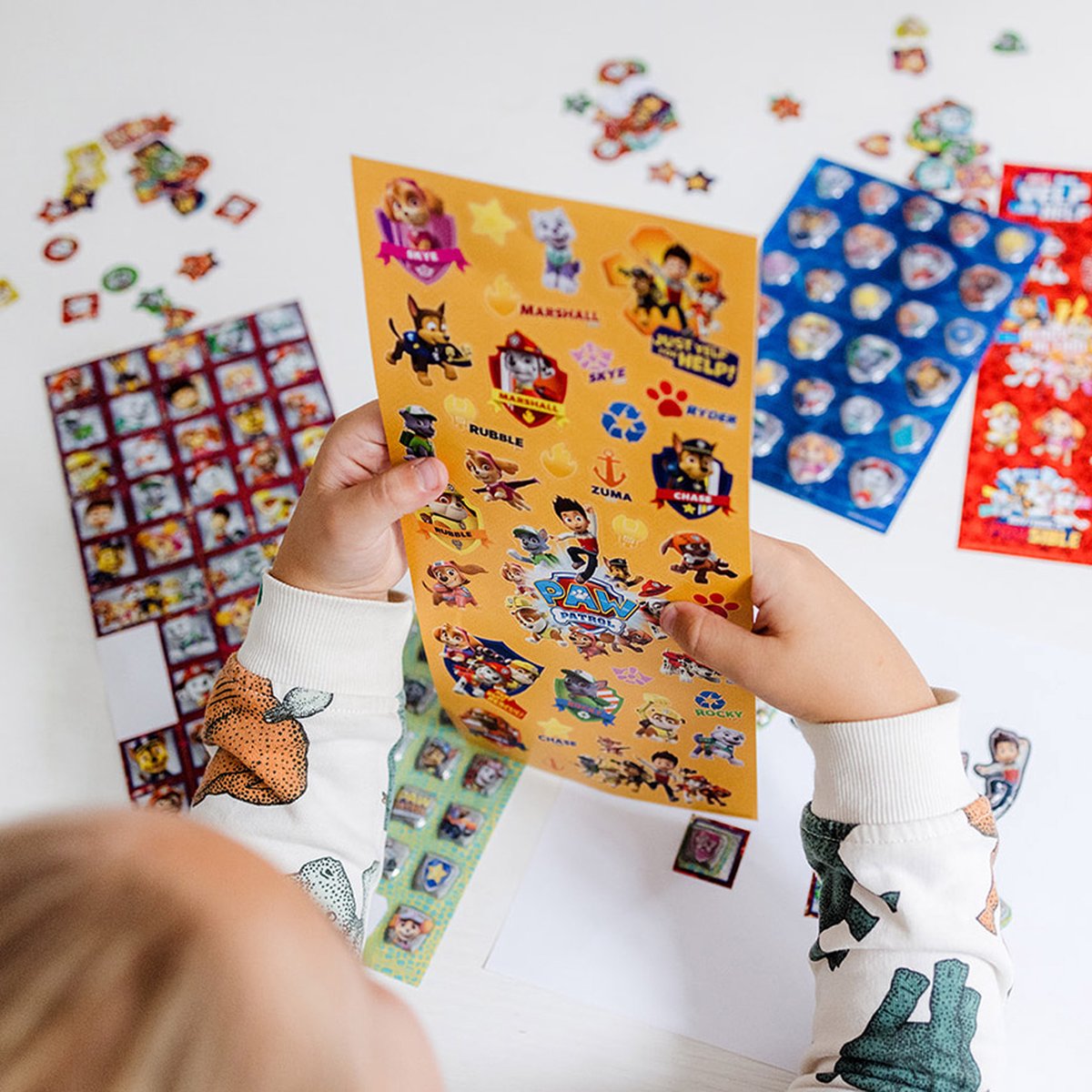 Totum Minions stickers super stickerset XL 7 vellen incl. luxe stickers - Despicable Me 4 - 38 x 36 cm - knutselen speelgoed — afbeelding 6