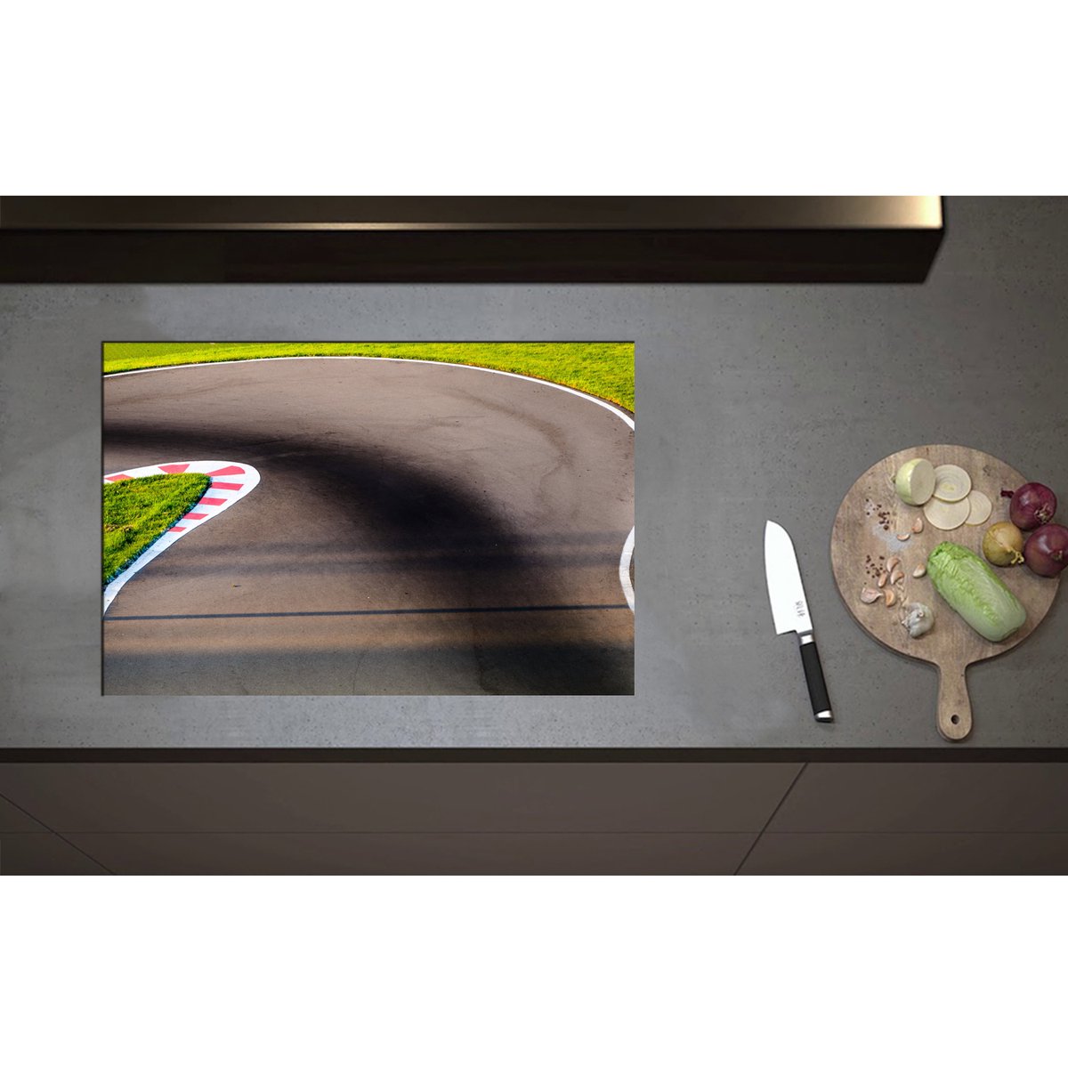 Inductieplaat Beschermer - Bocht in Kartbaan - 75x50 cm - 2 mm Dik - Inductie Beschermer - Bescherming Inductiekookplaat - Kookplaat Beschermer van Zwart Vinyl