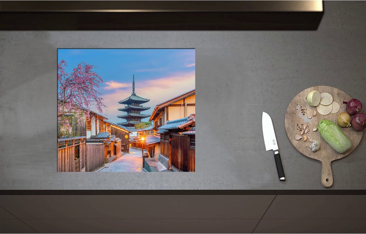 Inductieplaat Beschermer - Bloesemboom bij Boeddhistische Hōkan-ji Tempel in Kioto, Japan - 57x51 cm - 2 mm Dik - Inductie Beschermer - Bescherming Inductiekookplaat - Kookplaat Beschermer van Zwart Vinyl