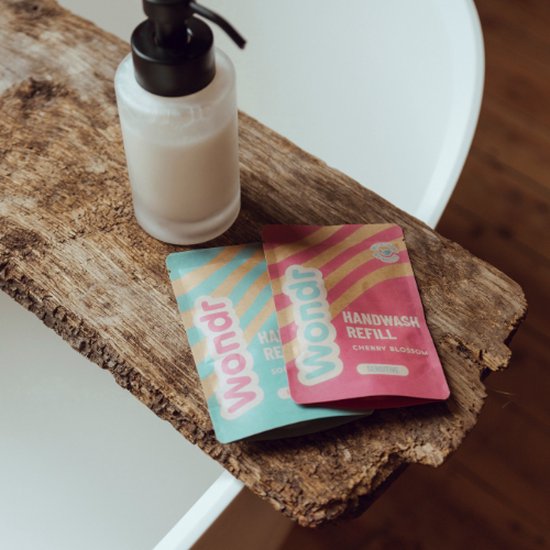 Flacon de savon pour les mains + recharge Cherry Blossom - Pour des mains douces - Parfum floral printanier - 1 sachet = 350 ml - Sans SLS