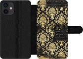 Bookcase Geschikt voor iPhone 12 telefoonhoesje - Zwart - Ornament - Goud - Met vakjes - Wallet case met magneetsluiting