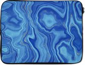 Laptophoes 17 inch - Marmer print - Blauw - Patronen - Laptop sleeve - Binnenmaat 42,5x30 cm - Zwarte achterkant