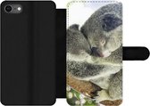 Bookcase Geschikt voor iPhone 8 telefoonhoesje - Koala's - Knuffel - Dieren - Kinderen - Jongens - Meisjes - Met vakjes - Wallet case met magneetsluiting