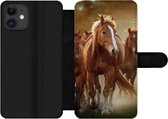 Bookcase pour iPhone 12 Pro Max Bookcase - Paarden - Léger - Nature - Avec poches - Étui portefeuille avec fermeture magnétique