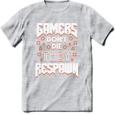 Gamers don't die T-shirt | Oranje | Gaming kleding | Grappig game verjaardag cadeau shirt Heren – Dames – Unisex | - Licht Grijs - Gemaleerd - 3XL