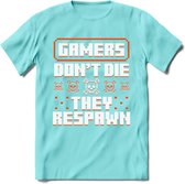 Gamers don't die pixel T-shirt | Oranje | Gaming kleding | Grappig game verjaardag cadeau shirt Heren – Dames – Unisex | - Licht Blauw - XXL