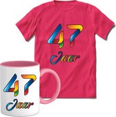 47 Jaar Vrolijke Verjaadag T-shirt met mok giftset Roze | Verjaardag cadeau pakket set | Grappig feest shirt Heren – Dames – Unisex kleding | Koffie en thee mok | Maat L