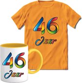 46 Jaar Vrolijke Verjaadag T-shirt met mok giftset Geel | Verjaardag cadeau pakket set | Grappig feest shirt Heren – Dames – Unisex kleding | Koffie en thee mok | Maat M