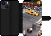 Bookcase Geschikt voor iPhone 13 Mini telefoonhoesje - New York - Amerika - Taxi - Met vakjes - Wallet case met magneetsluiting