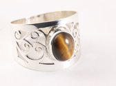 Opengewerkte zilveren ring met tijgeroog - maat 16.5