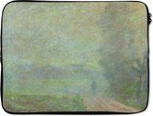 Laptophoes 15.6 inch - Pad in de mist - Schilderij van Claude Monet - Laptop sleeve - Binnenmaat 39,5x29,5 cm - Zwarte achterkant
