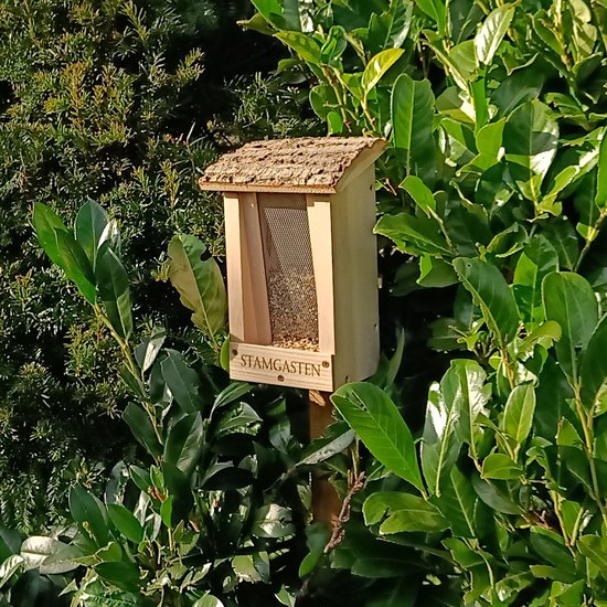 Vogelvoederhuis Stamgasten – Massief Hout met Boomschors Dak – Handgemaakt & Weerbestendig